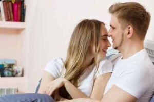 Ciri Ciri Orang Kena Pelet Cinta yang Perlu Diwaspadai