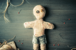 Cara Menyantet Orang Lewat Boneka