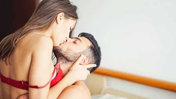 Cara Membuat Wanita Tergila Gila Jatuh Cinta