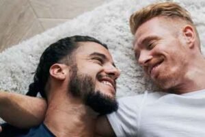 Pelet untuk Gay: Energi Spiritual Memikat Secara Alami
