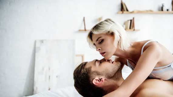 Pelet dengan celana dalam korban