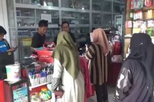 Penglarisan Usaha Dagang yang Dikunjungi Banyak Pembeli