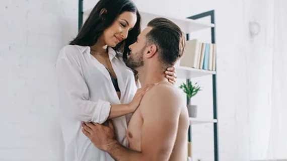 cara memikat wanita dengan pandangan mata