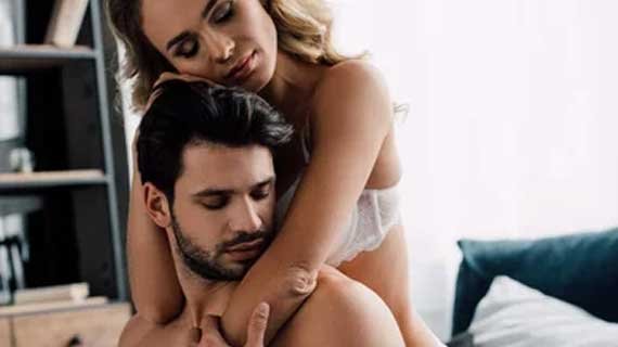 cara menarik pria agar jatuh cinta