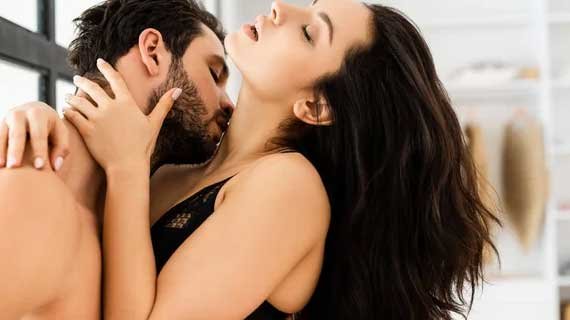 Mantra Tepuk Bantal Bikin Wanita Tergila Gila Tanpa Puasa