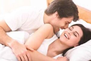 Tanda Wanita Mulai Jatuh Cinta yang Sangat Jelas