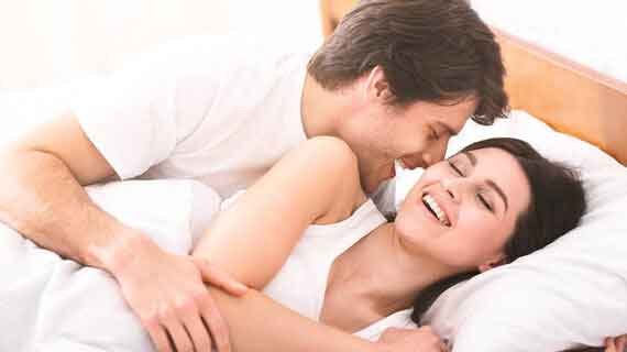 Tanda Wanita Mulai Jatuh Cinta yang Sangat Jelas