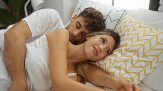 Tips komunikasi intim suami istri harmonis