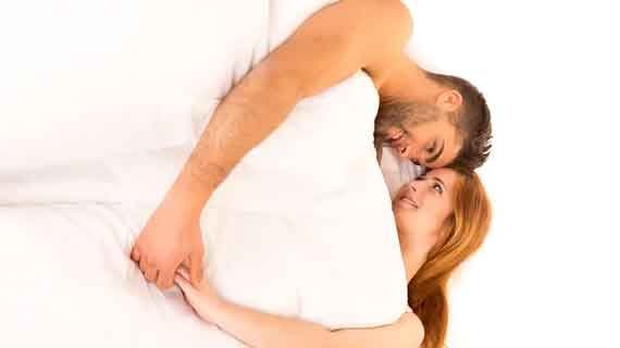 Tips Romantis di Sela Kesibukan untuk Pasangan Sibuk