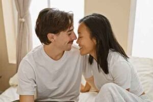 Cara Mendukung Pasangan yang Tertekan agar Bangkit