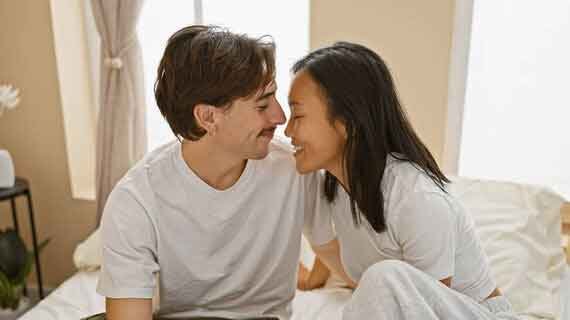 Cara Mendukung Pasangan yang Tertekan agar Bangkit