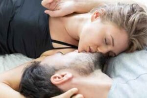 Tanda Dia Sedang Mendekati Wanita Lain