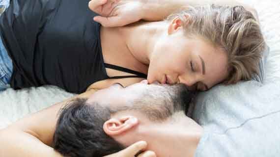 Tanda Dia Sedang Mendekati Wanita Lain