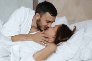 Tips Menjadi Sahabat Bagi Pasangan Tercinta